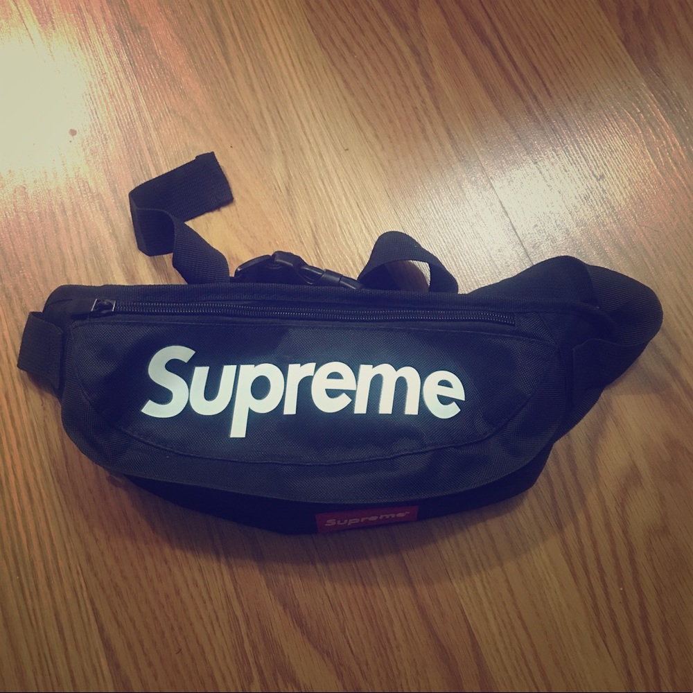 SUPREME fanny pack